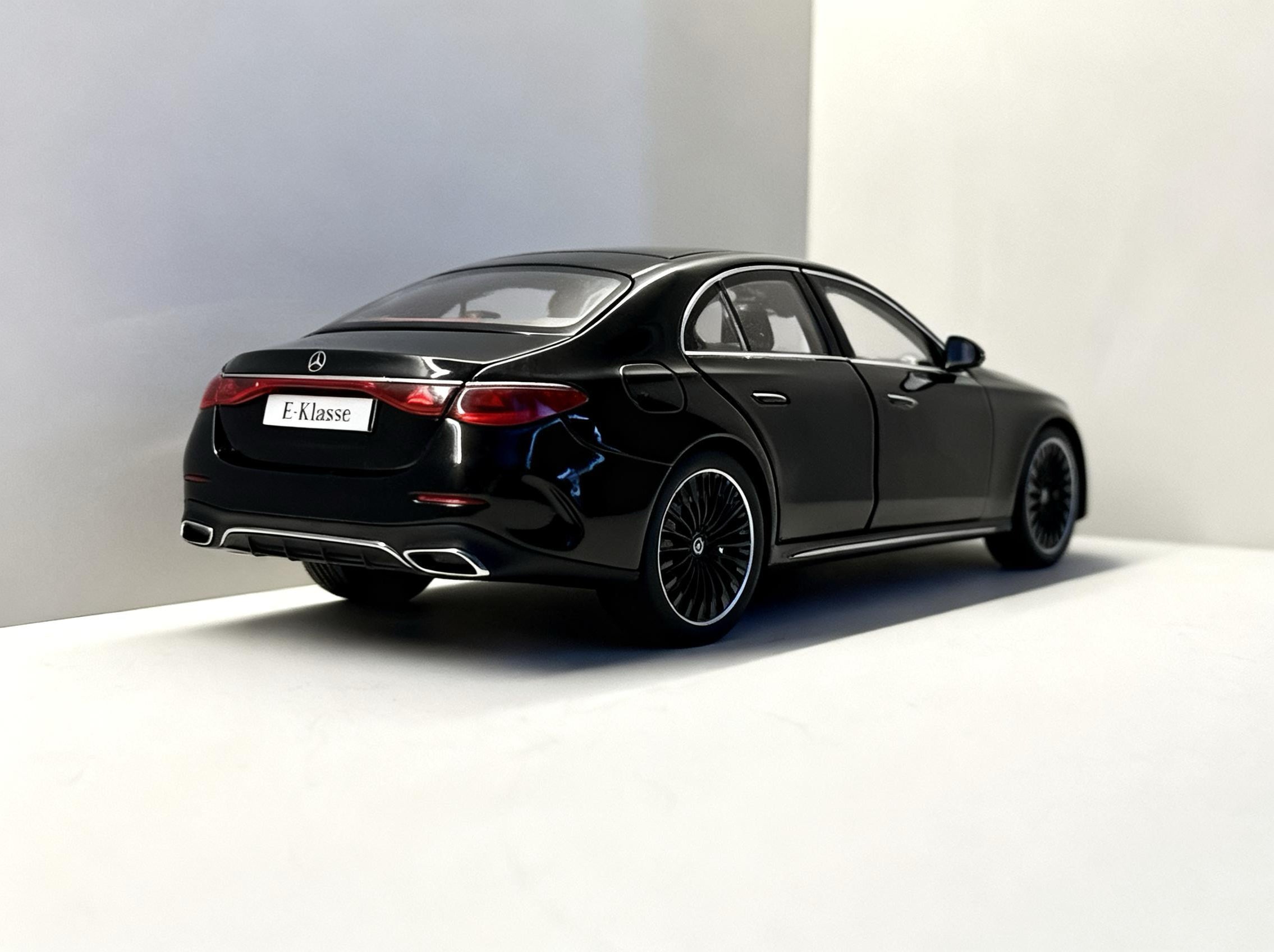 [Iscale] Mercedes E300