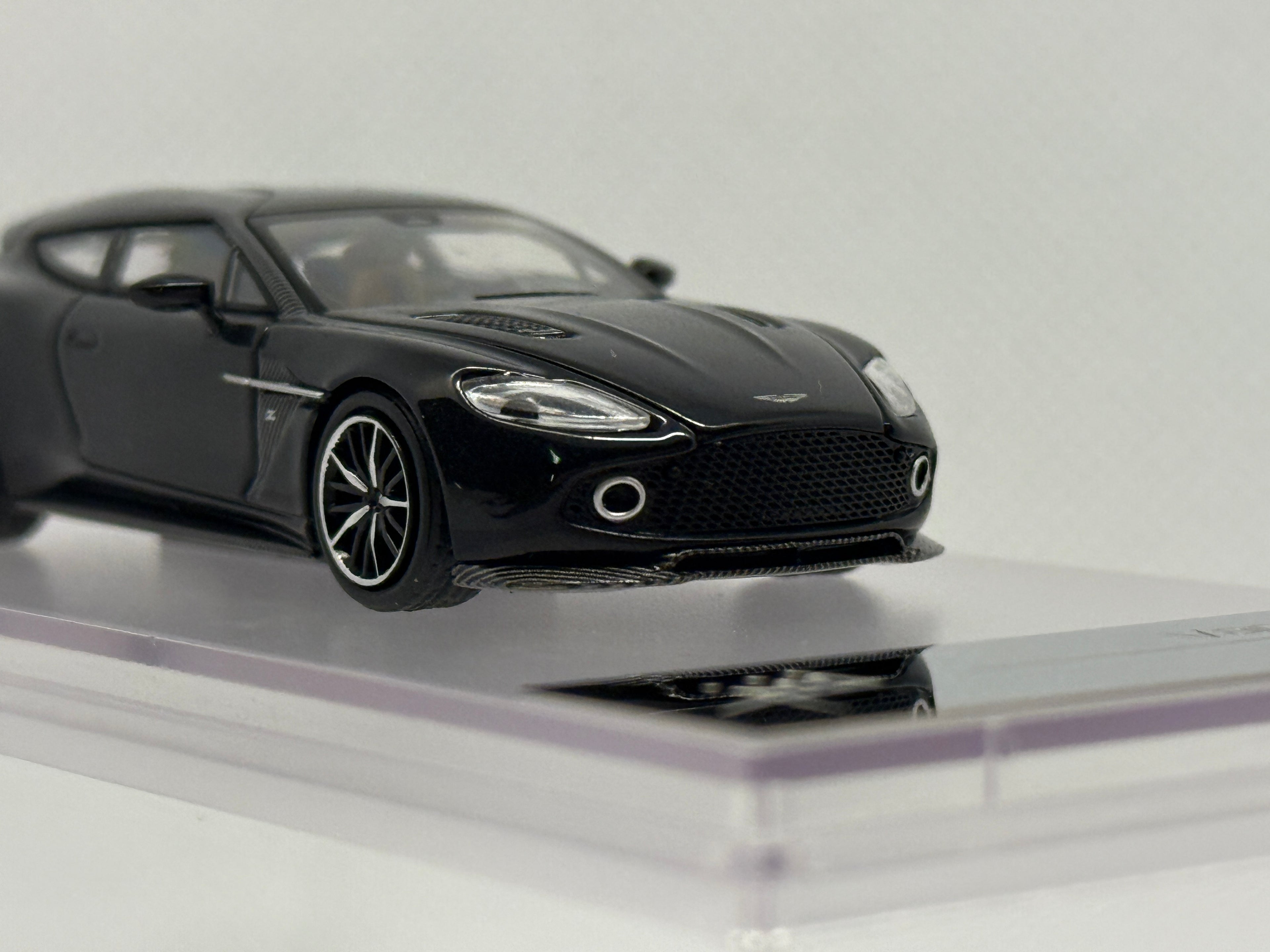 [King Model] Aston Martin Vanquish