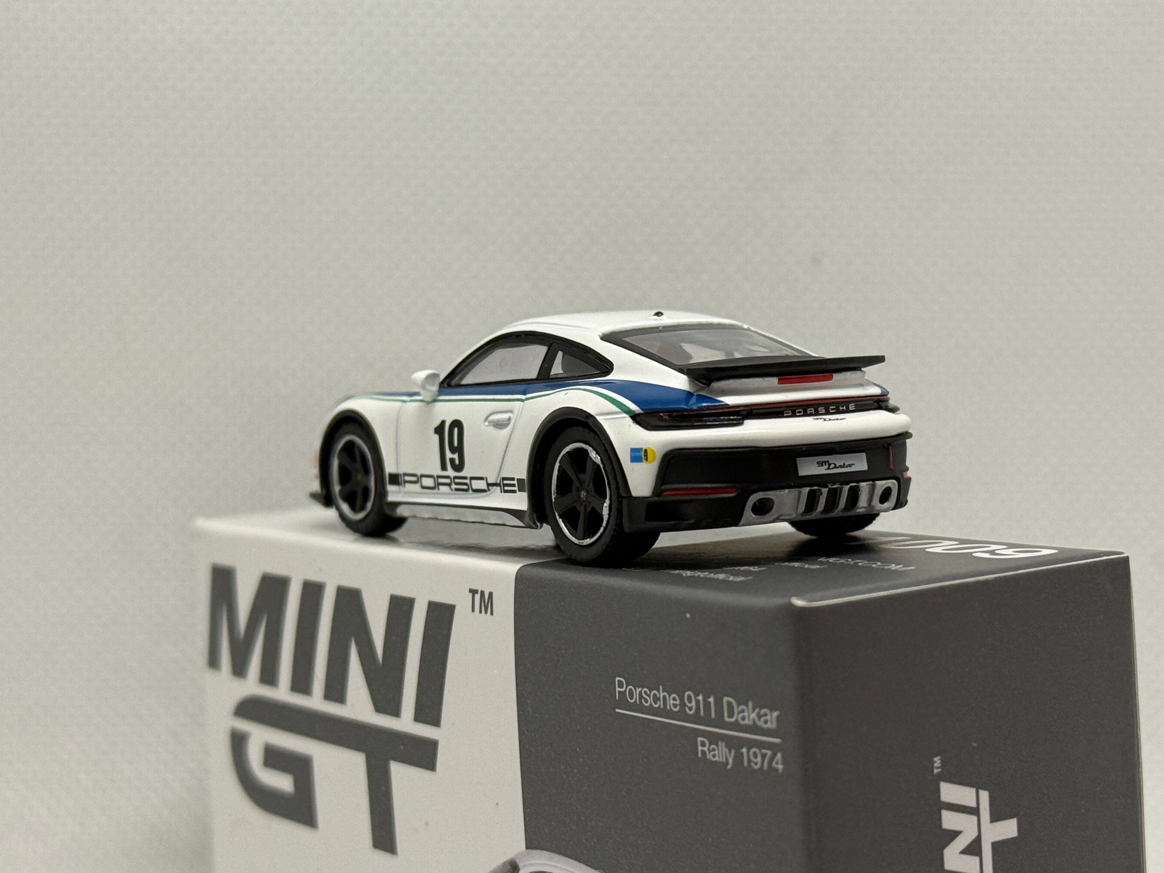 [MINI GT] Porsche 911 Dakar