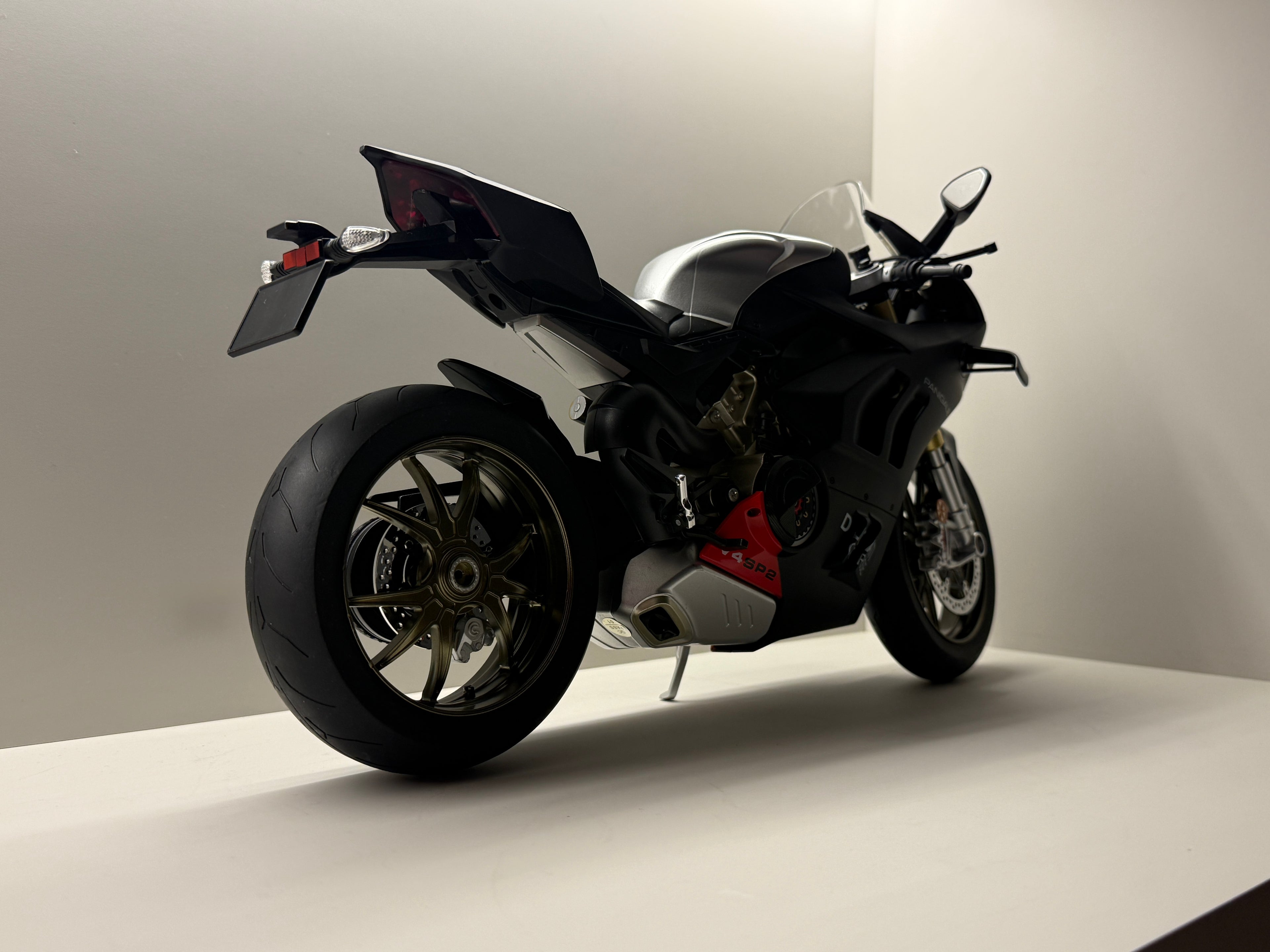 1:6 Ducati Panigale V4 SP2
