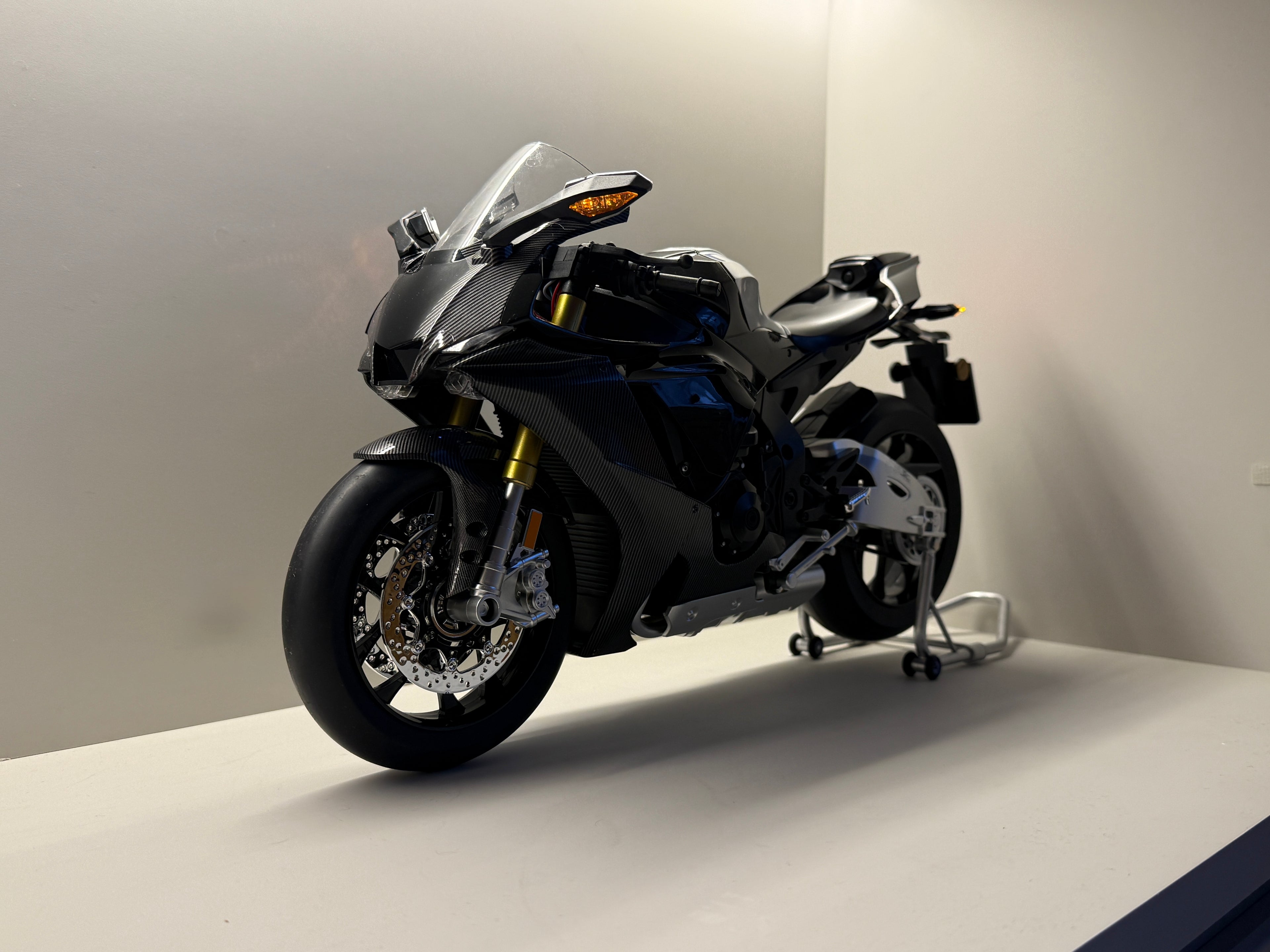 1:6 Yamaha R1M