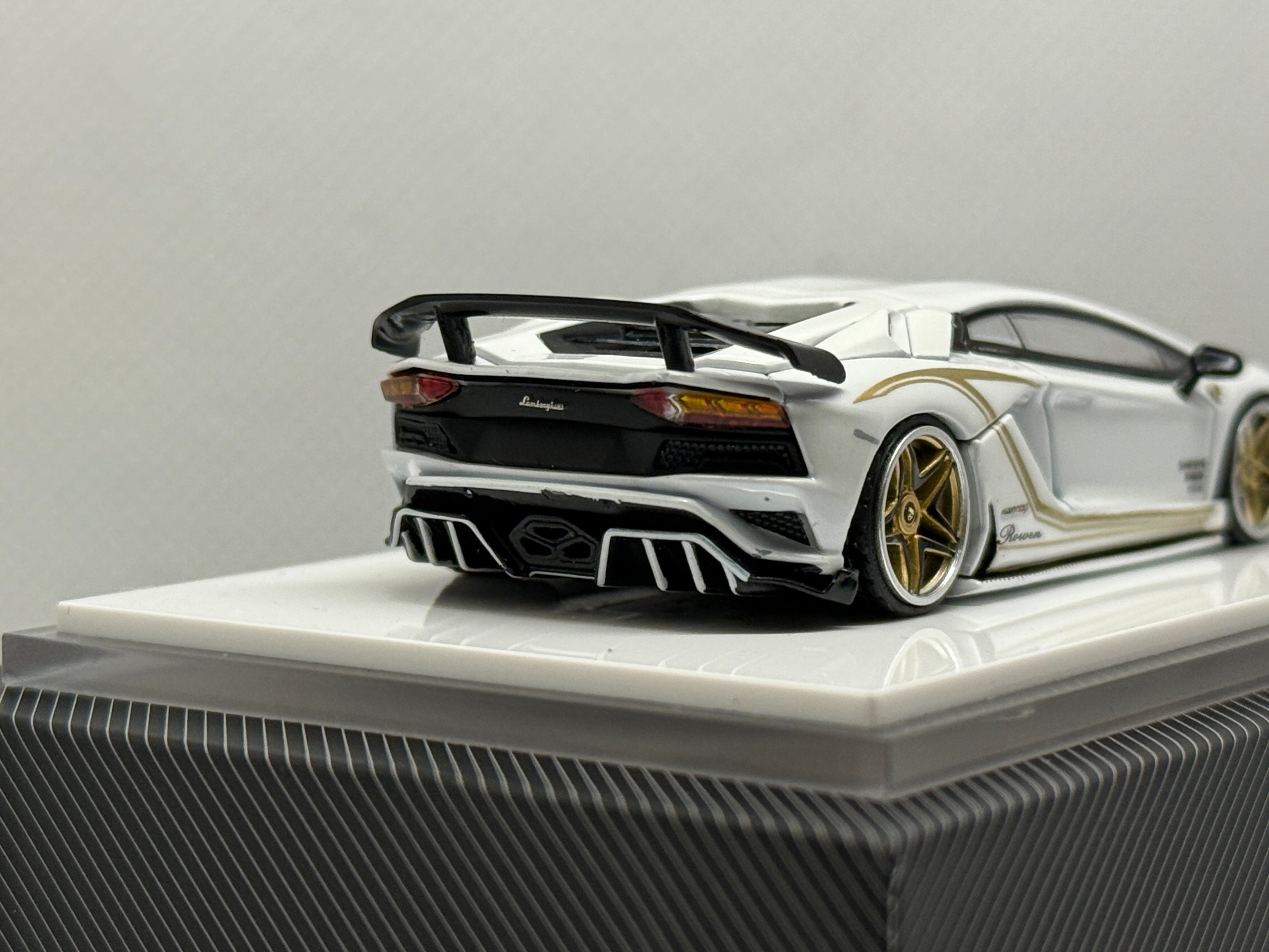 [Rotating Wheel] Lamborghini Aventador S