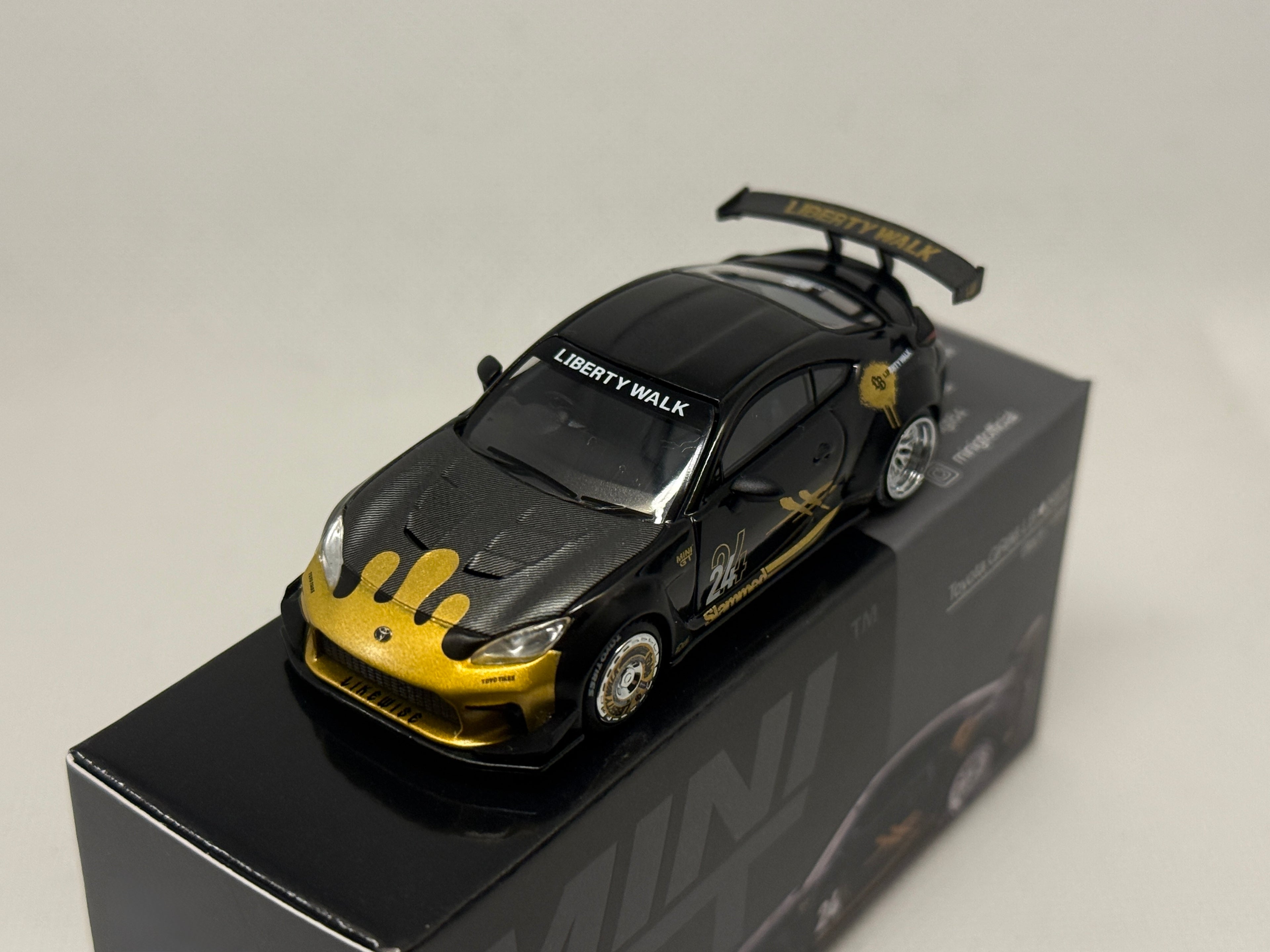 [MINI GT] Toyota GR86 LBWK
