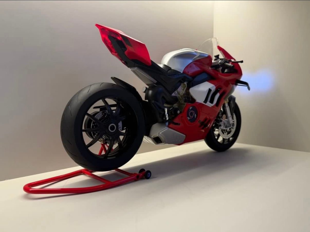 1:6 Ducati Panigale V4R