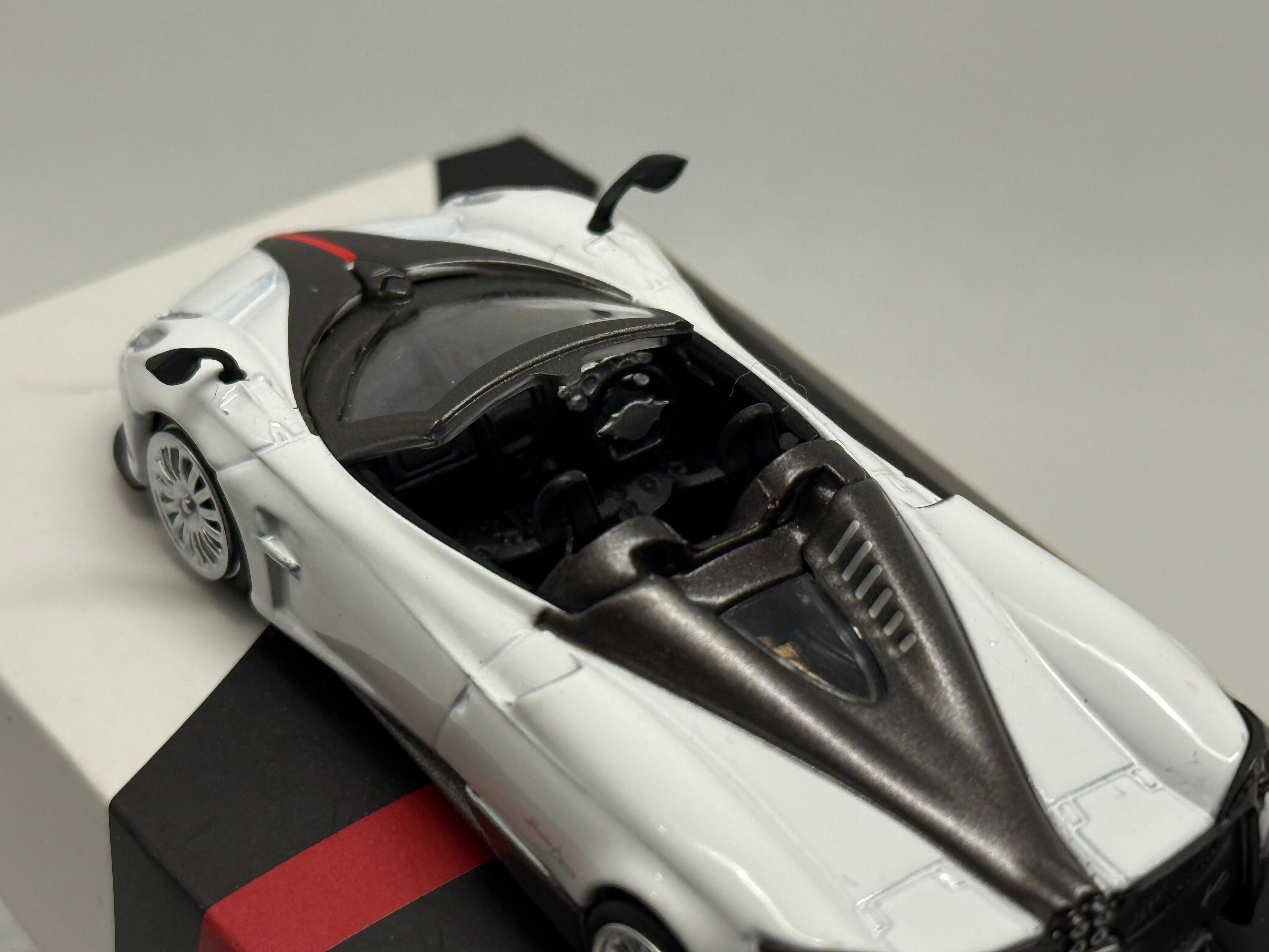 [MINI GT] Pagani Huayra Roadster