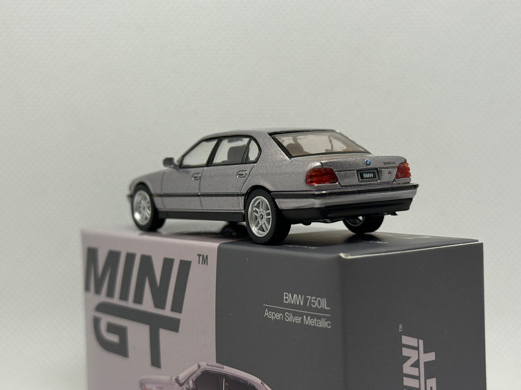 [MINI GT] BMW 750IL