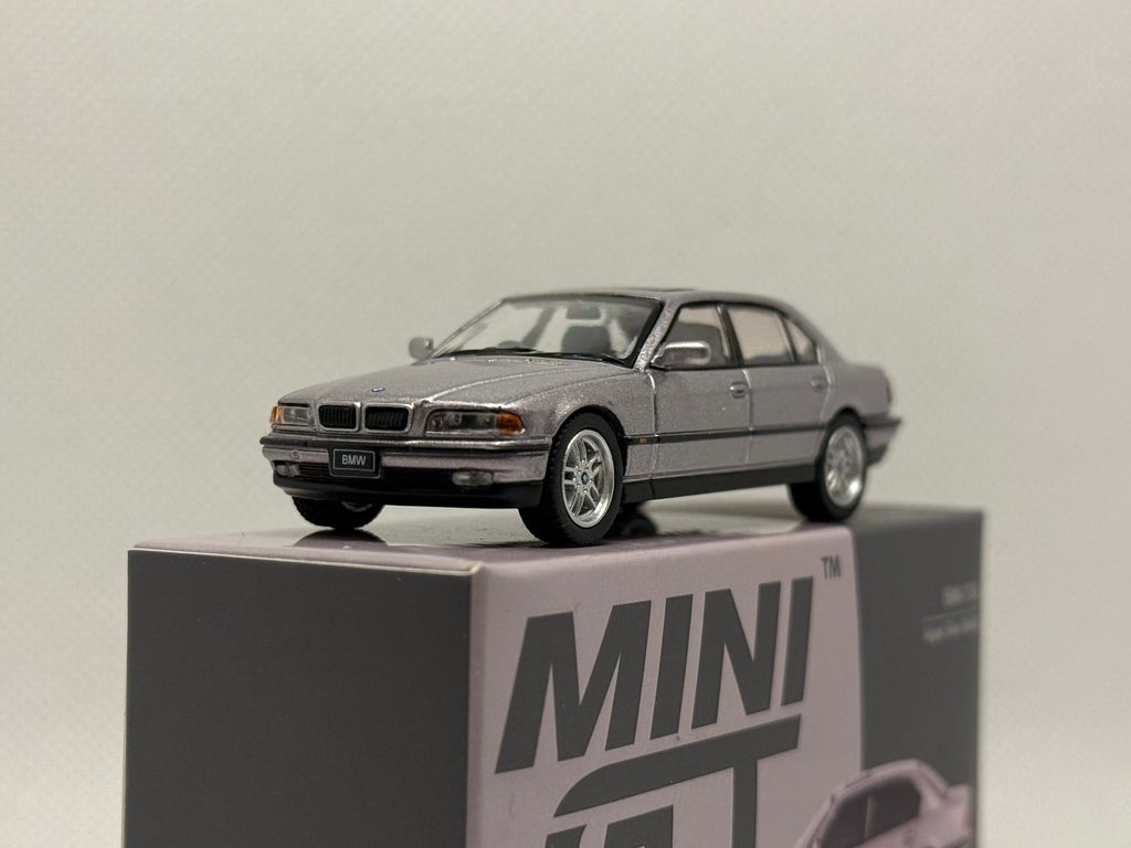 [MINI GT] BMW 750IL