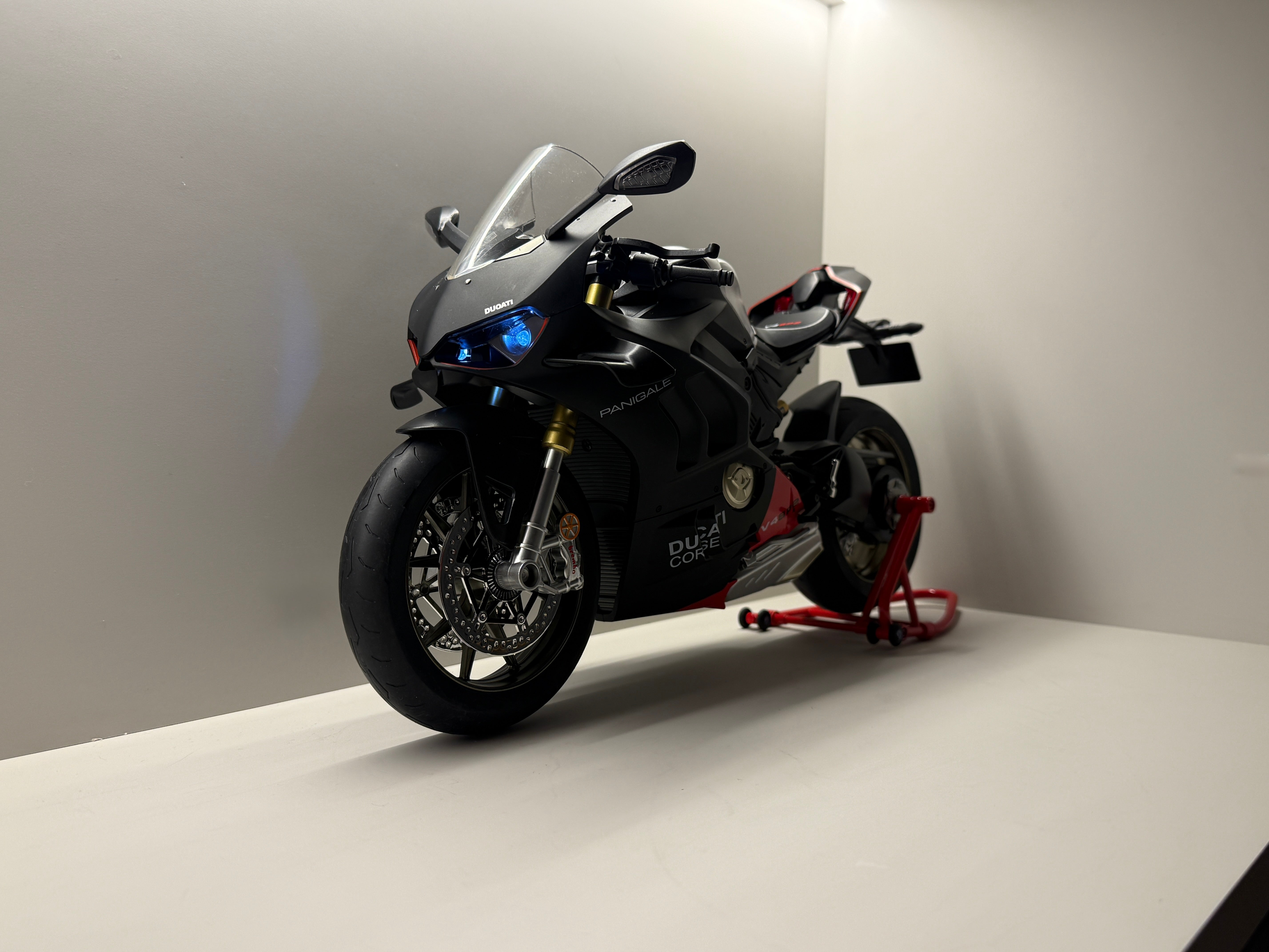 1:6 Ducati Panigale V4 SP2 – LXModels