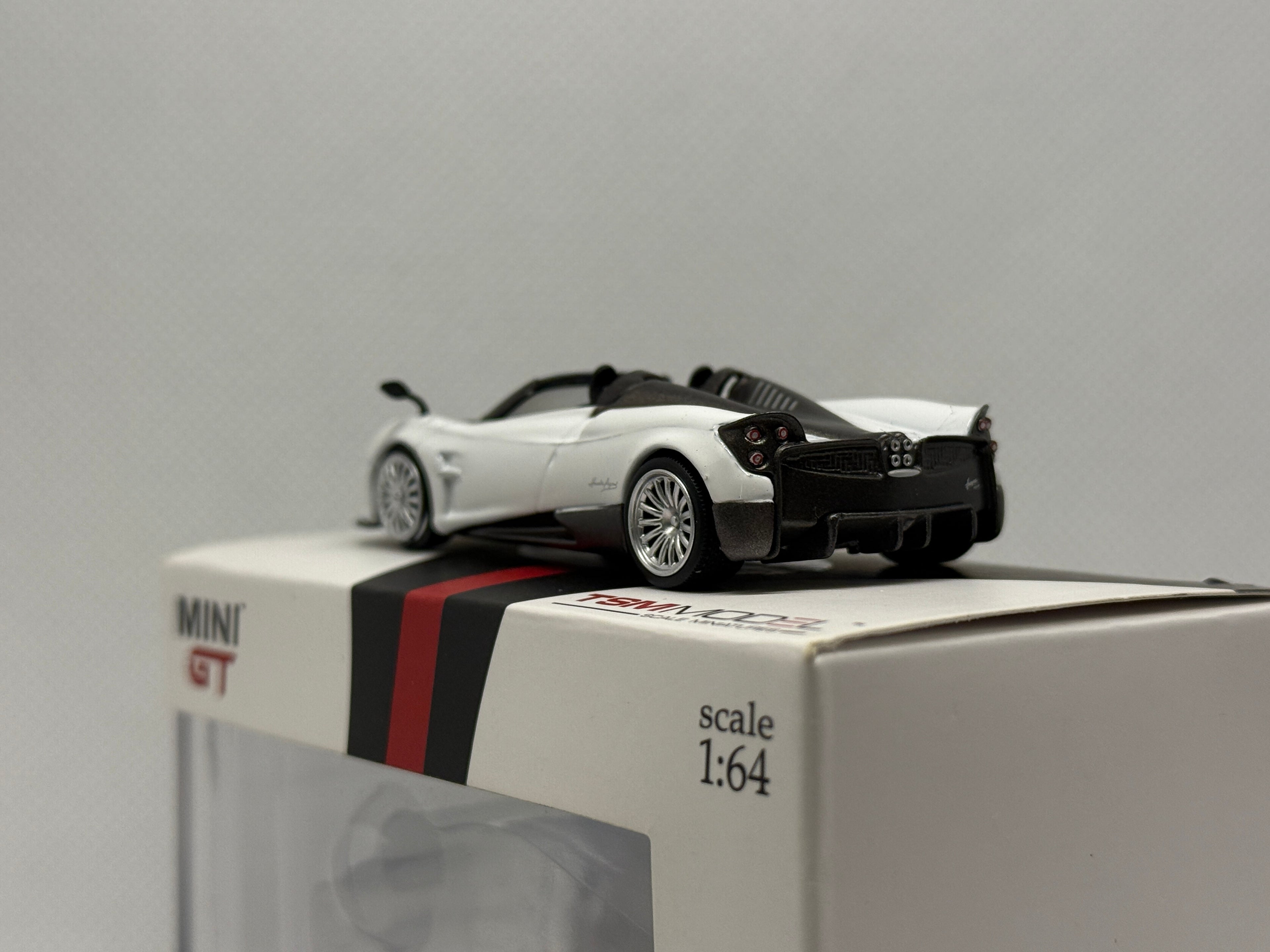 [MINI GT] Pagani Huayra Roadster