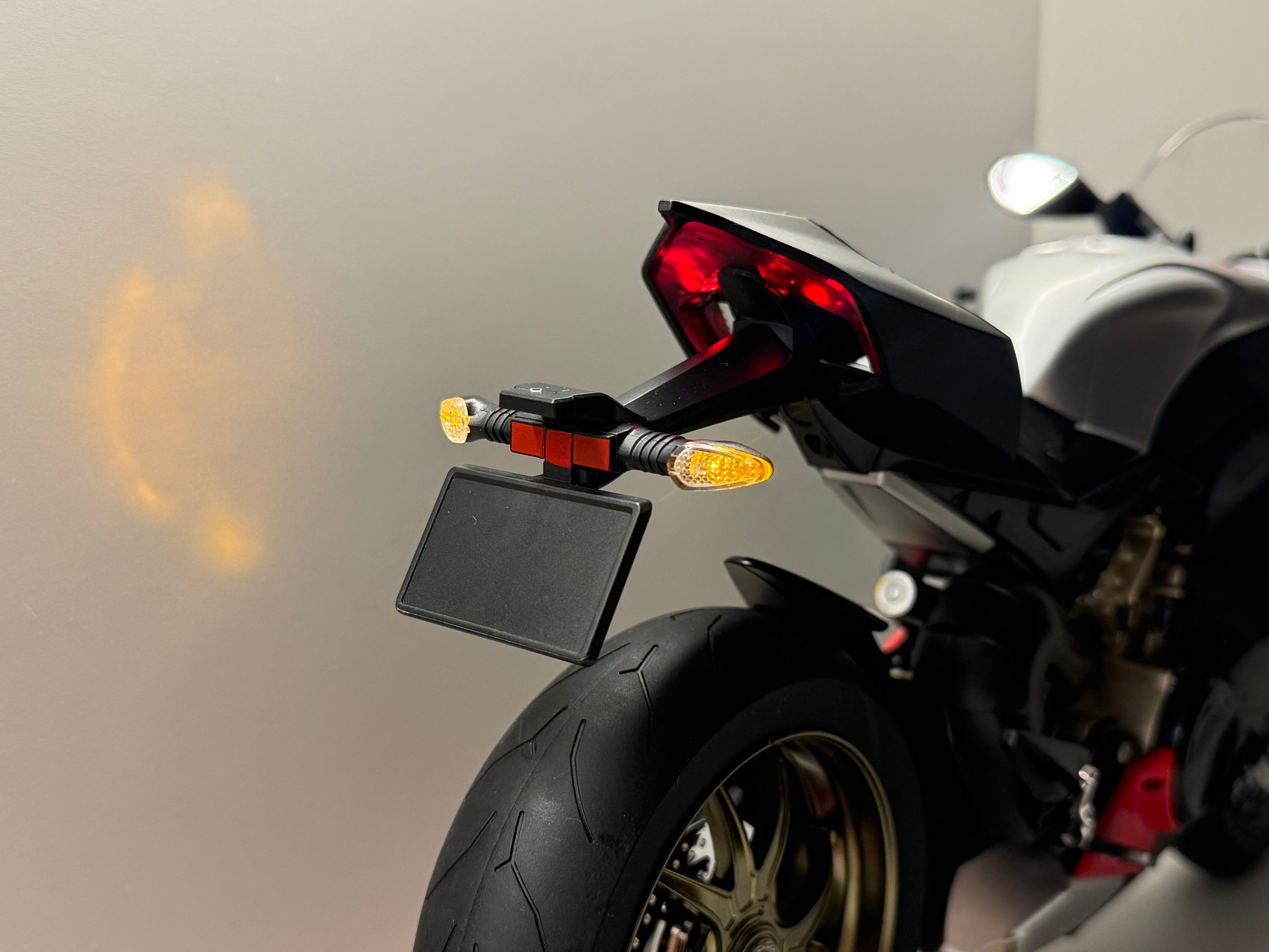 1:6 Ducati Panigale V4 SP2