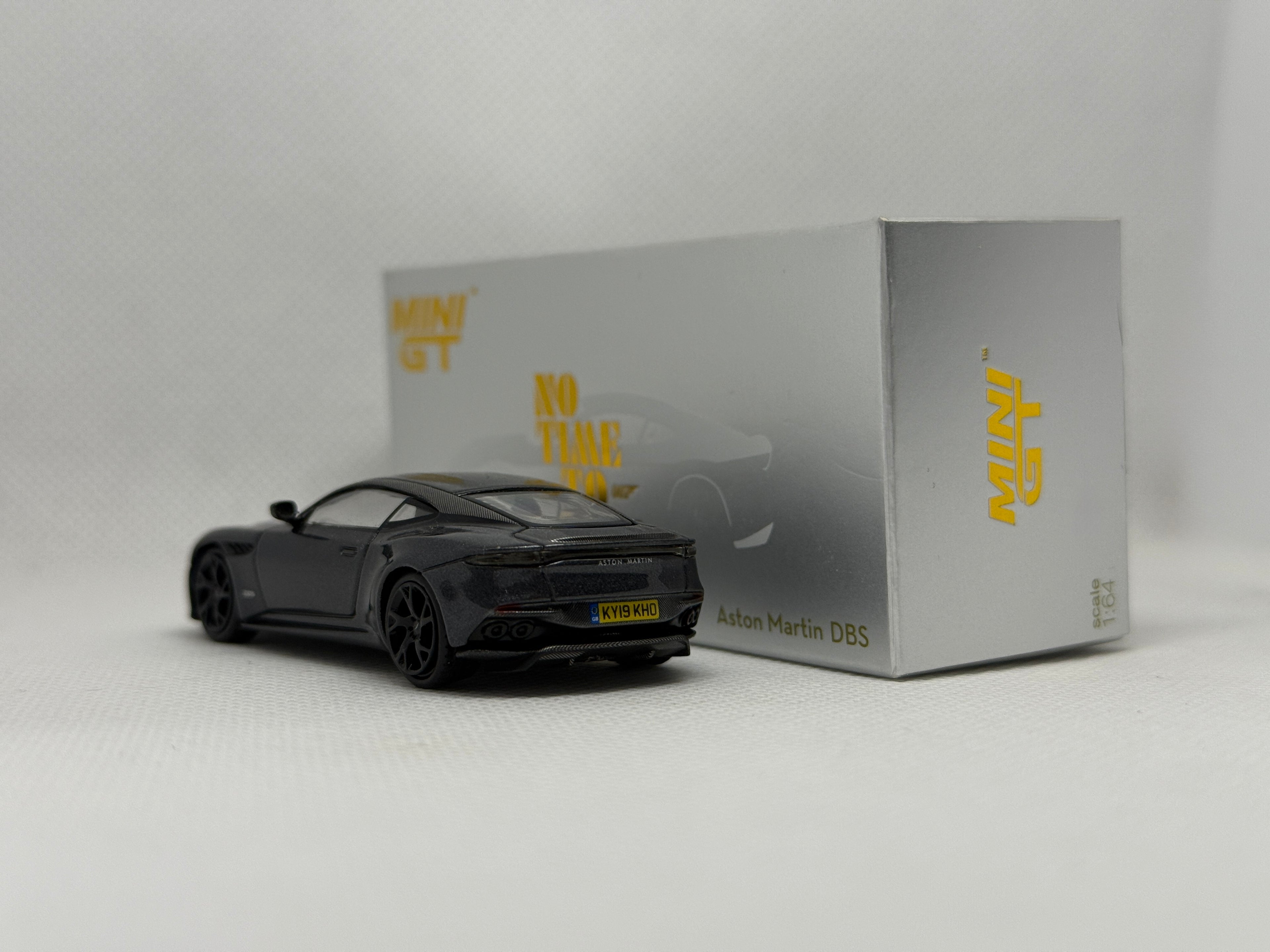 [MINI GT] Aston Martin DBS