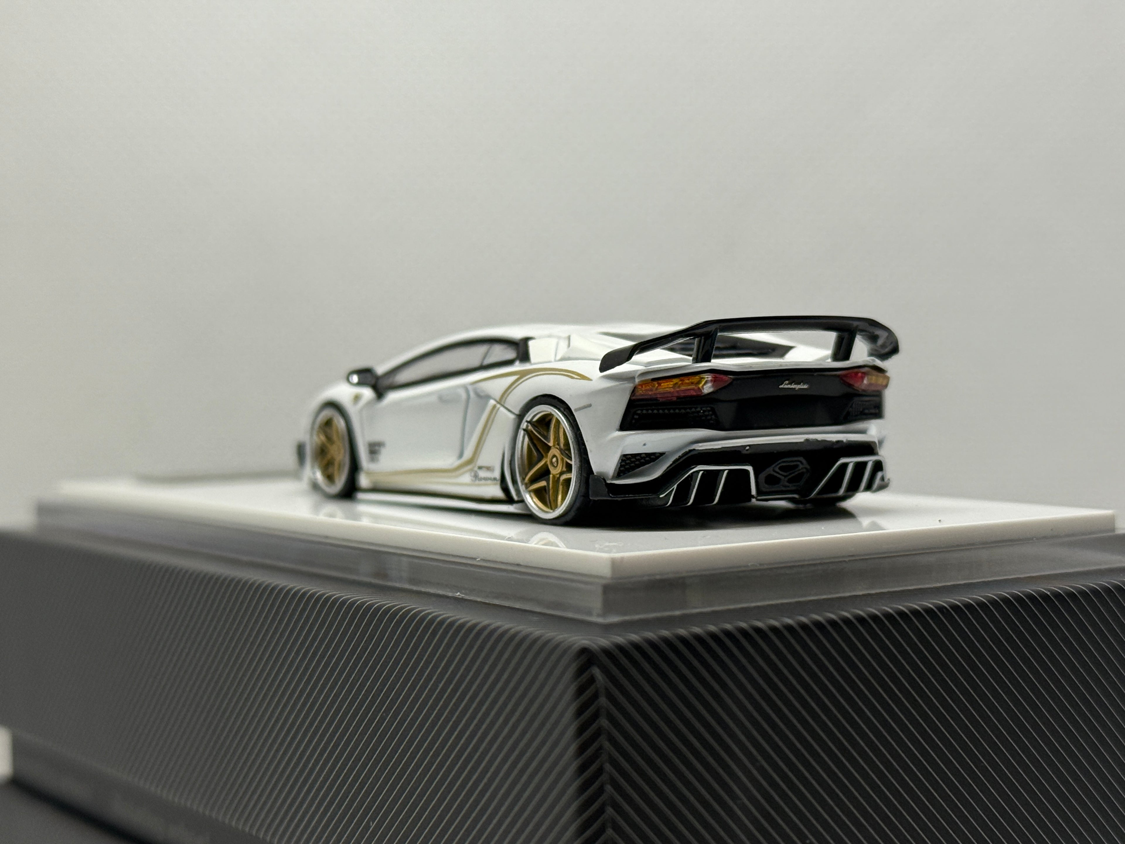 [Rotating Wheel] Lamborghini Aventador S