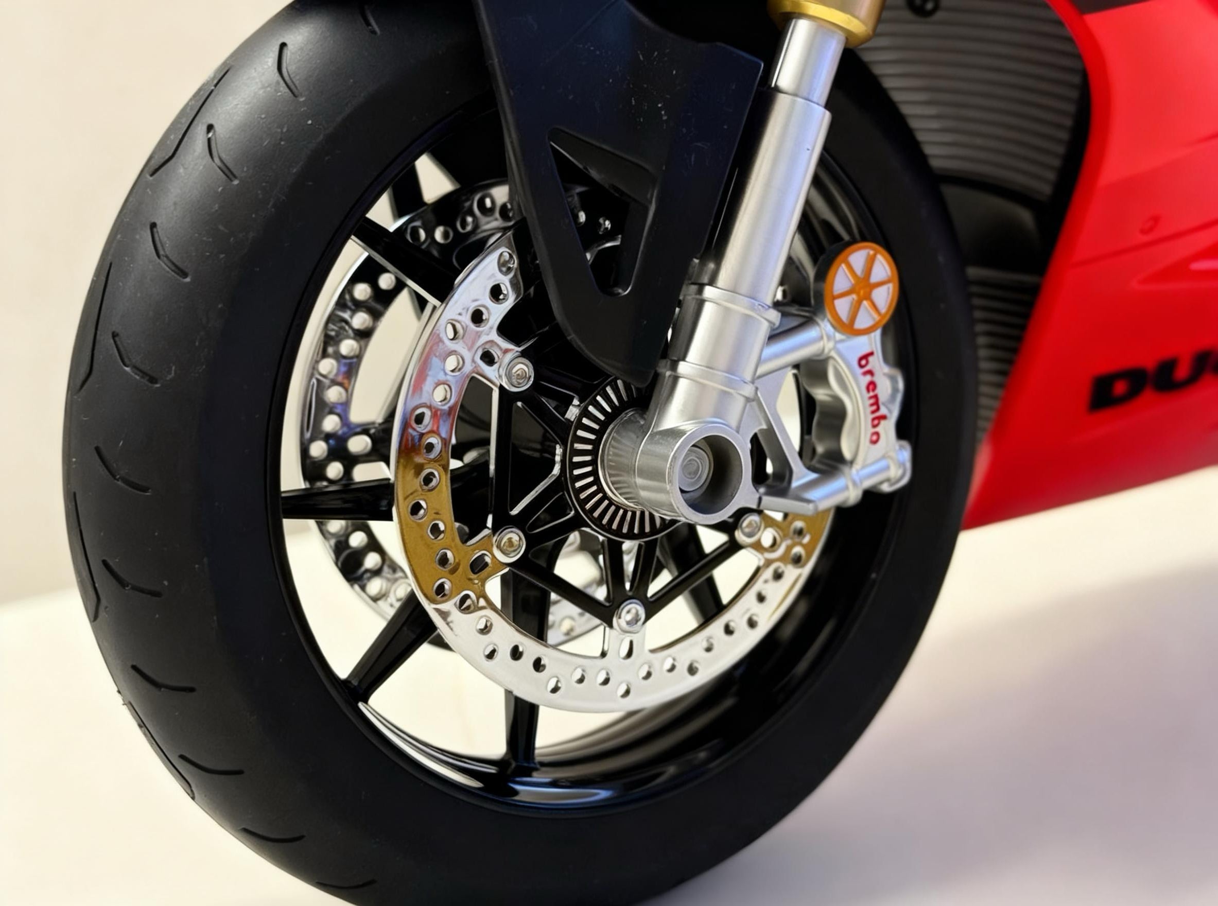 1:6 Ducati Panigale V4R