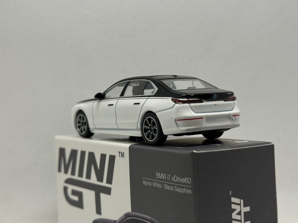 [MINI GT] BMW i7