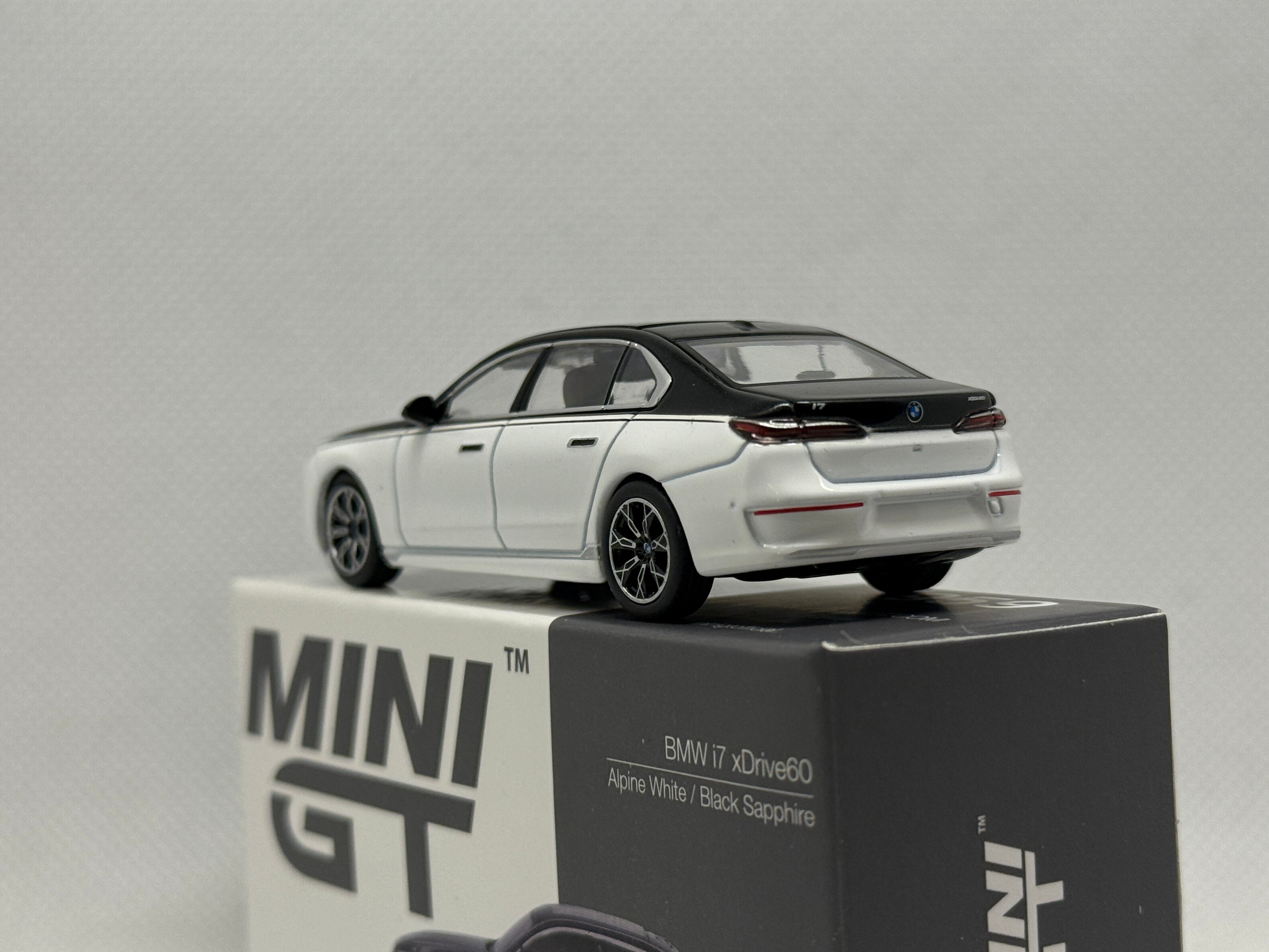 [MINI GT] BMW i7