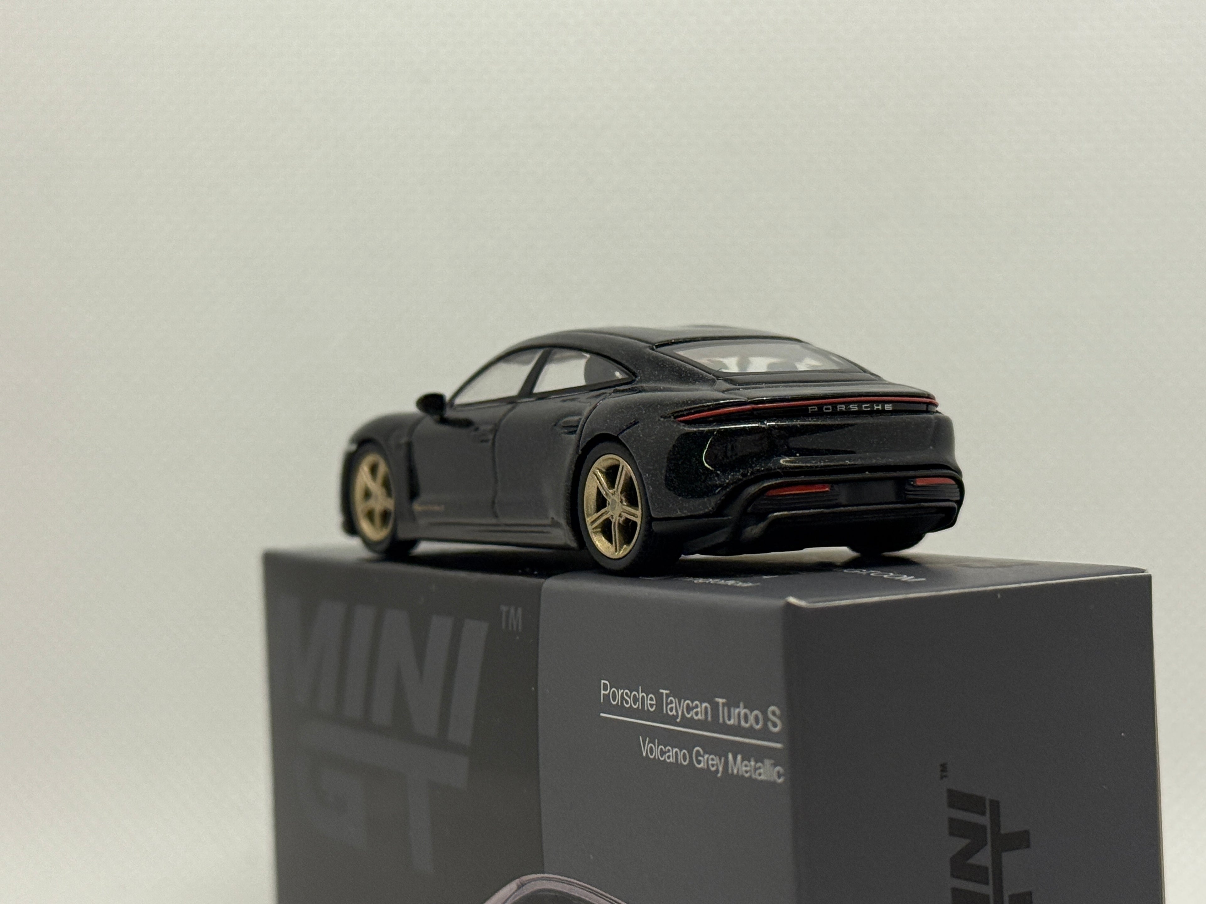 [MINI GT] Porsche Taycan Turbo S