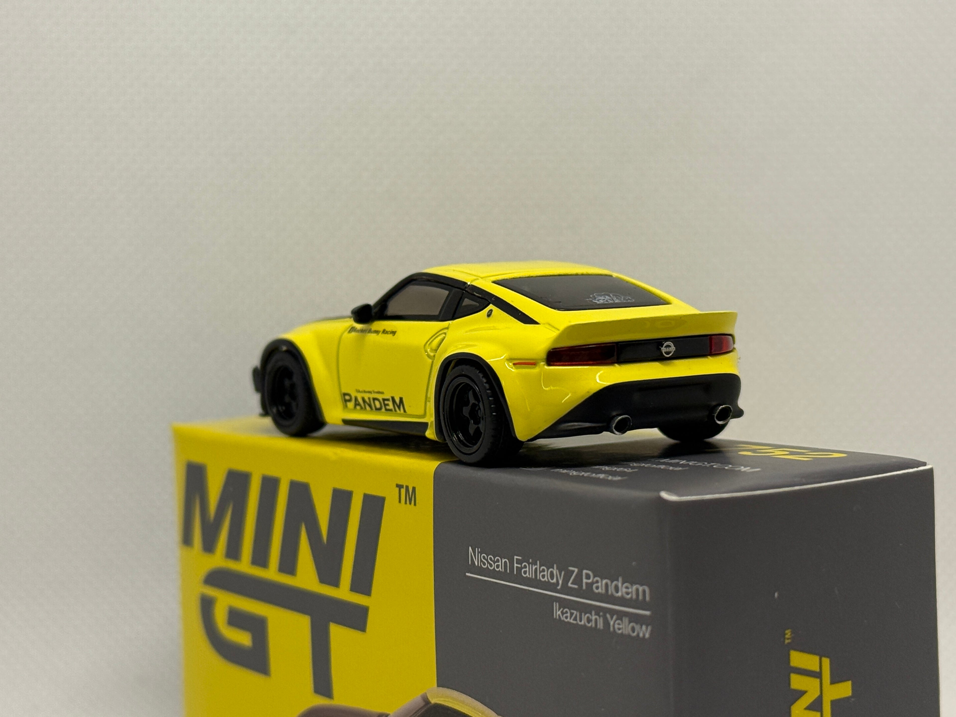 [MINI GT] Nissan Fairlady Z Pandem