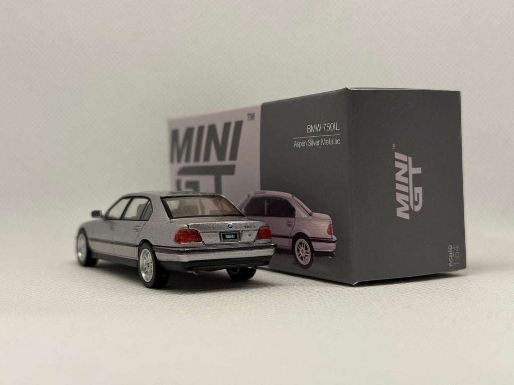 [MINI GT] BMW 750IL