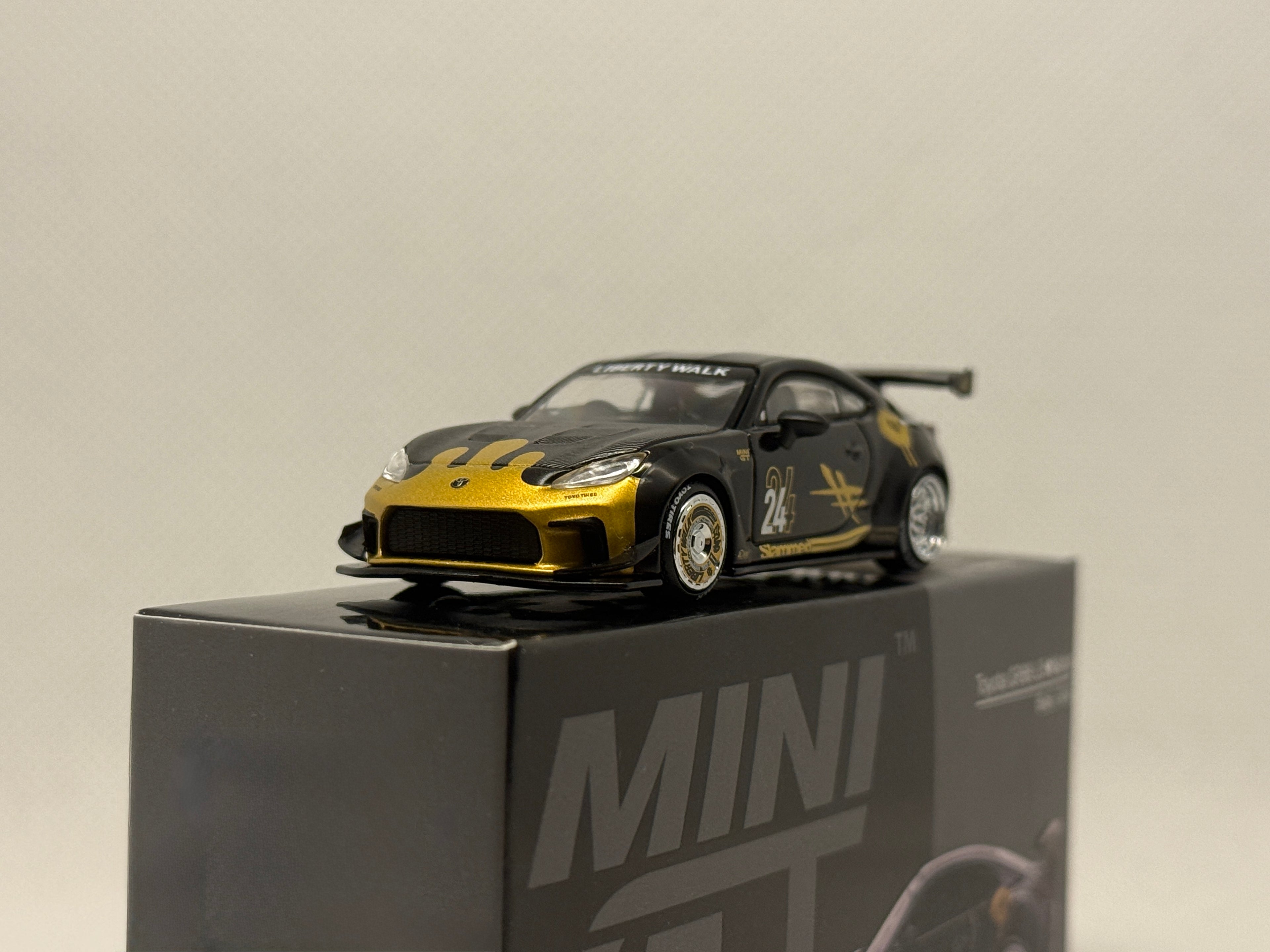 [MINI GT] Toyota GR86 LBWK