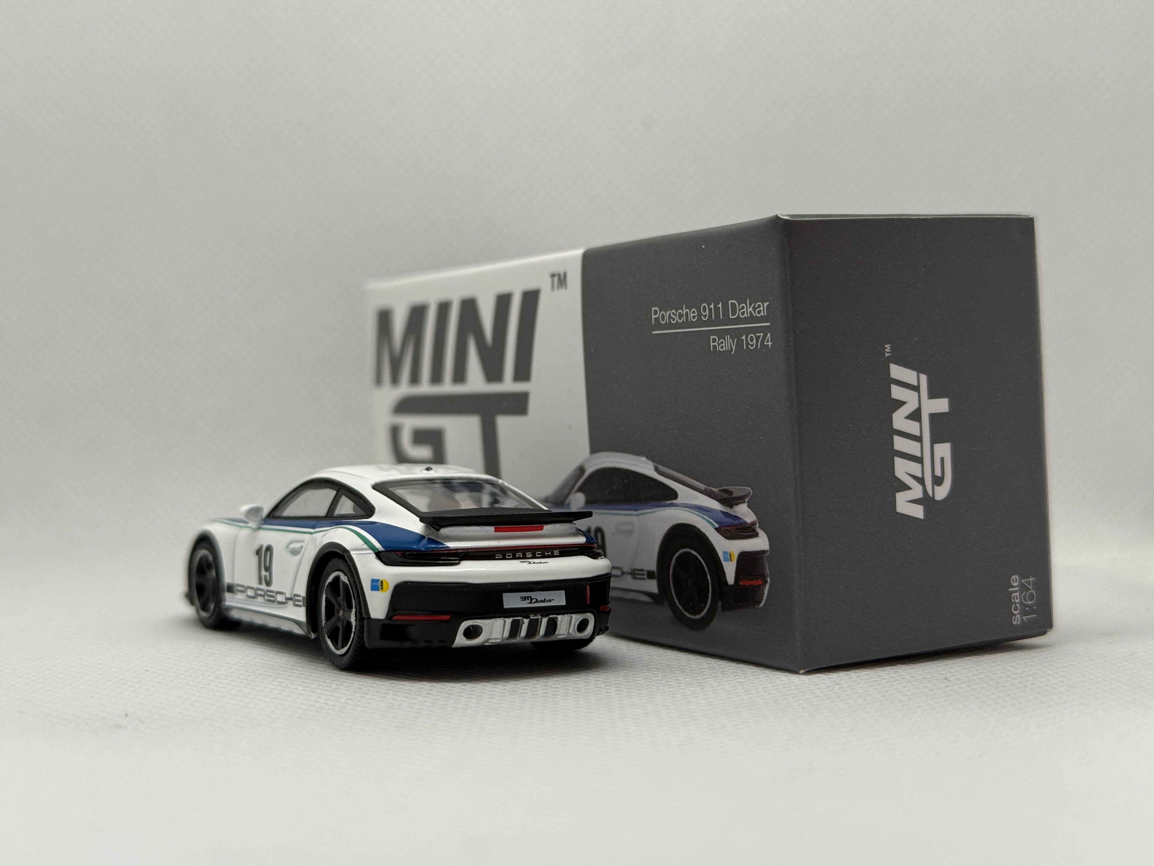 [MINI GT] Porsche 911 Dakar