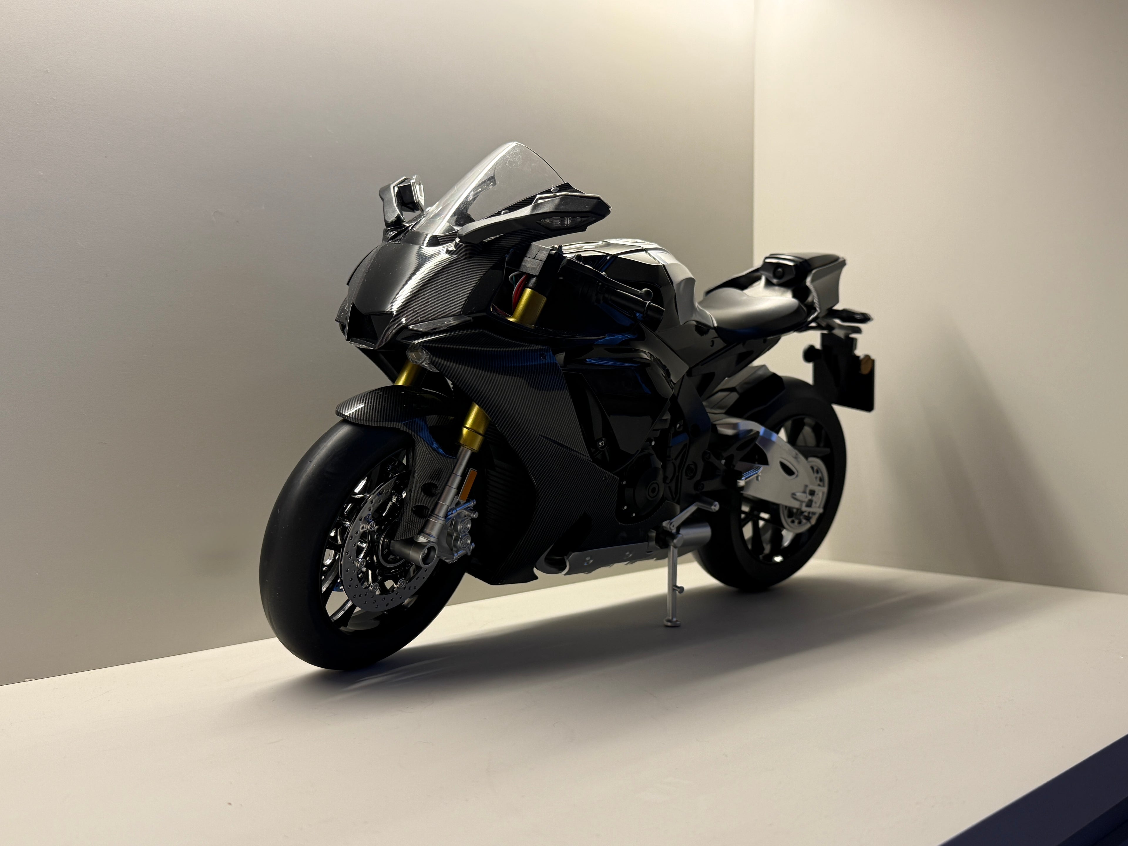 1:6 Yamaha R1M