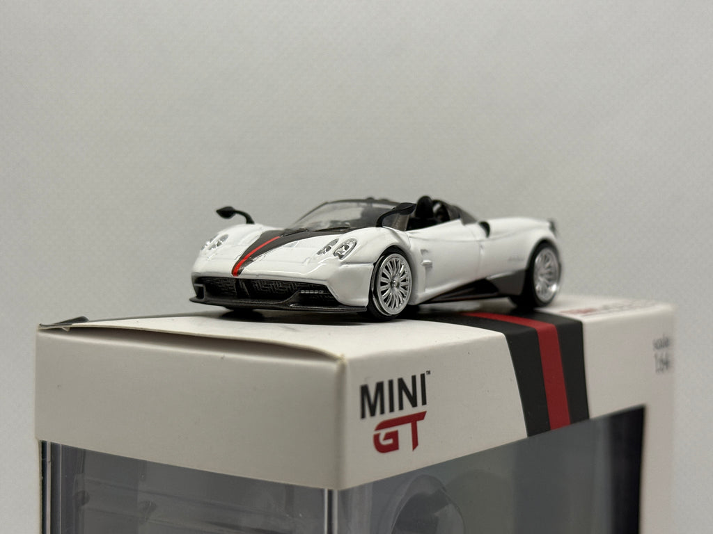 [MINI GT] Pagani Huayra Roadster