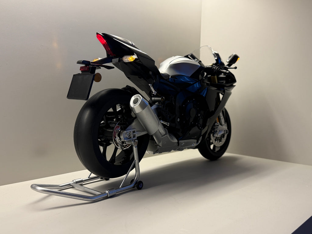1:6 Yamaha R1M