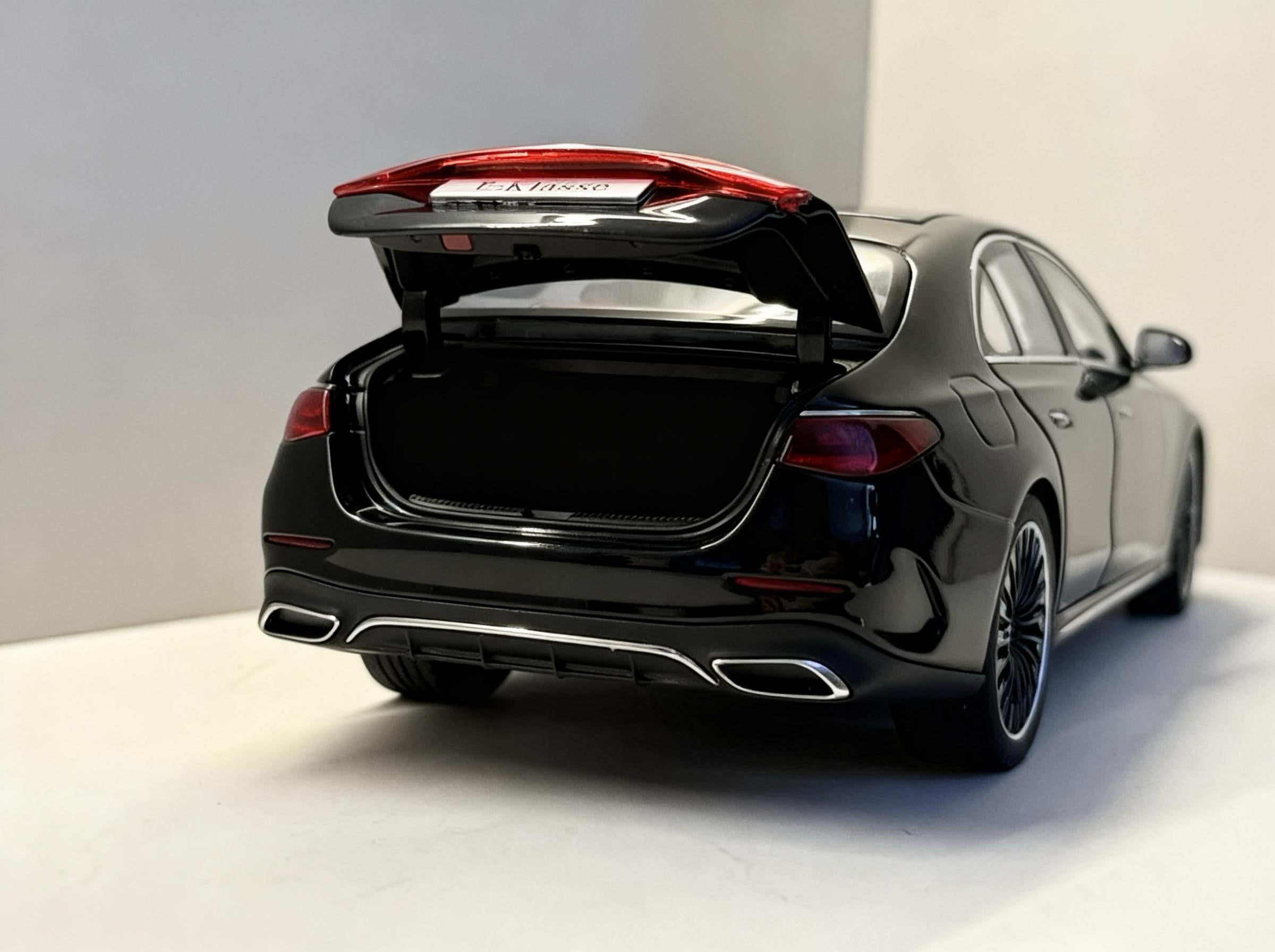 [Iscale] Mercedes E300