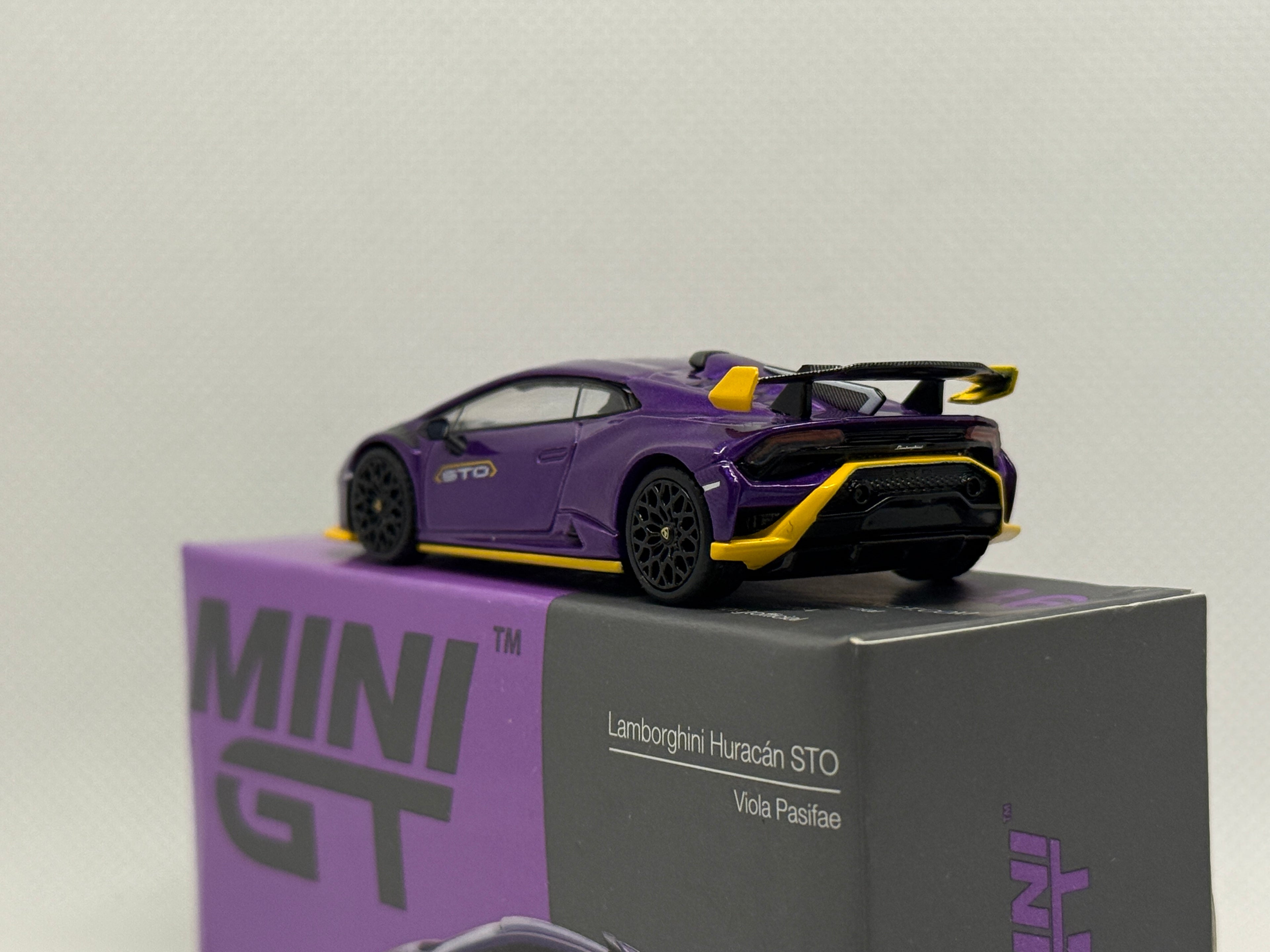 [MINI GT] Lamborghini Huracan STO