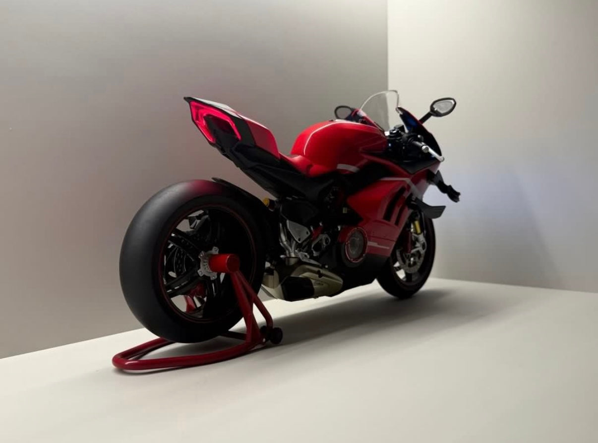 1:7 Ducati Panigale V4S