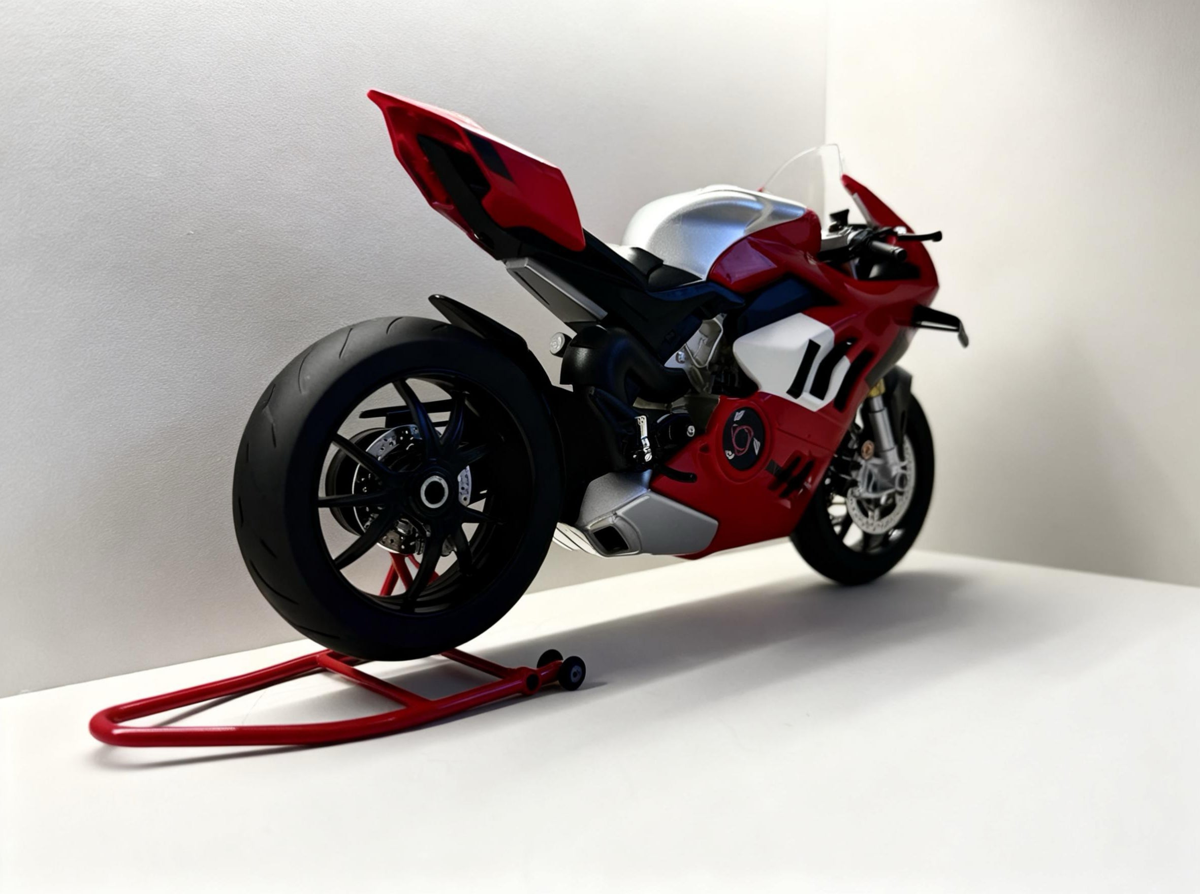 1:6 Ducati Panigale V4R