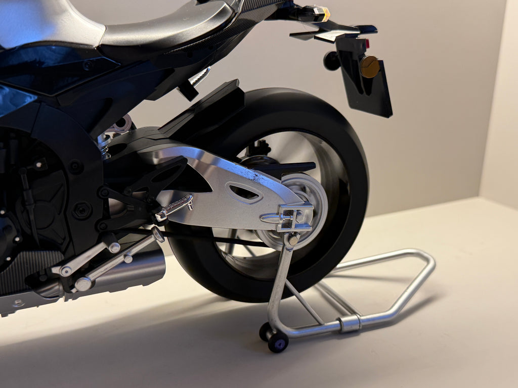 1:6 Yamaha R1M