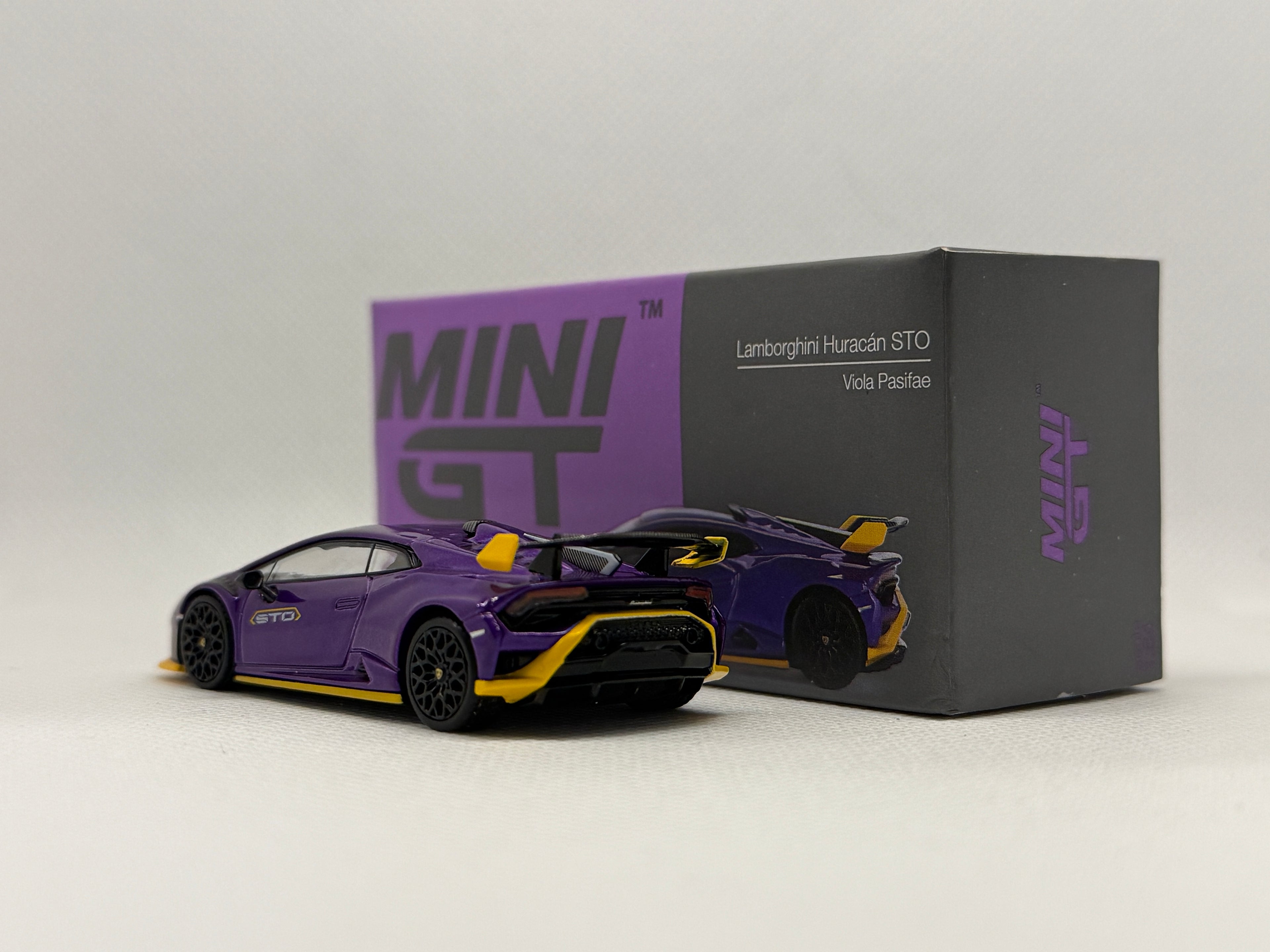 [MINI GT] Lamborghini Huracan STO