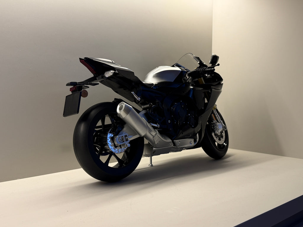 1:6 Yamaha R1M