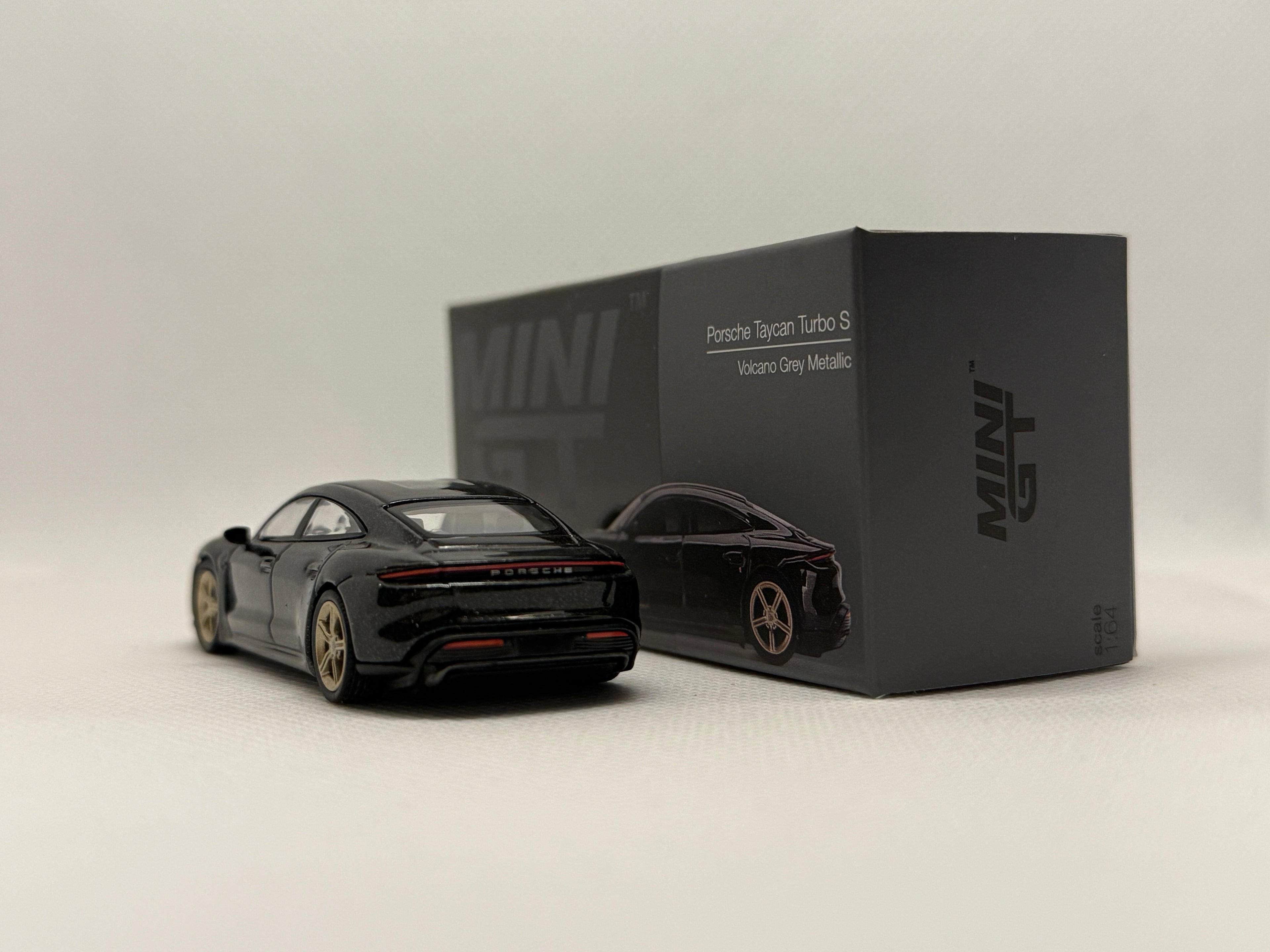 [MINI GT] Porsche Taycan Turbo S