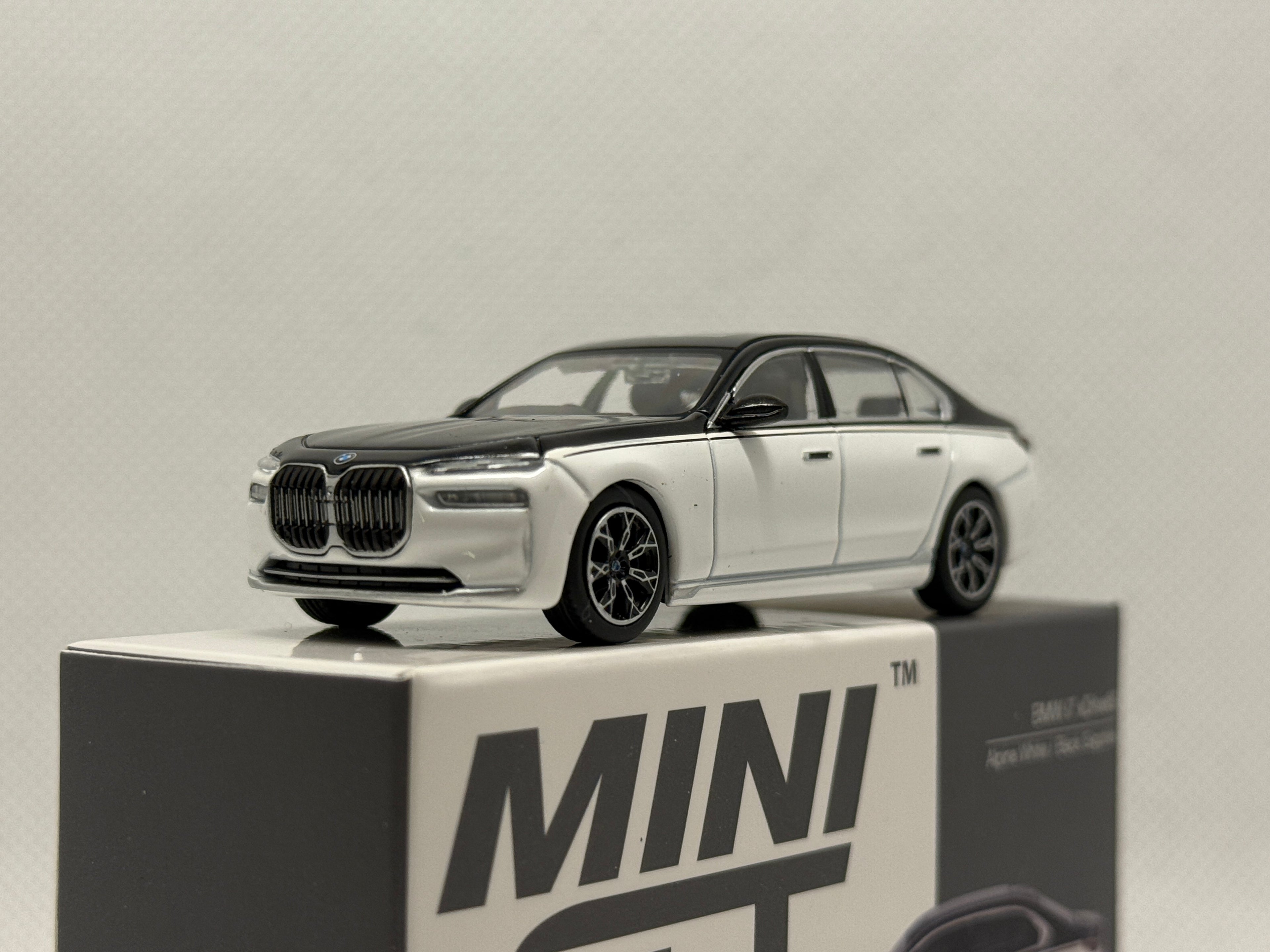 [MINI GT] BMW i7