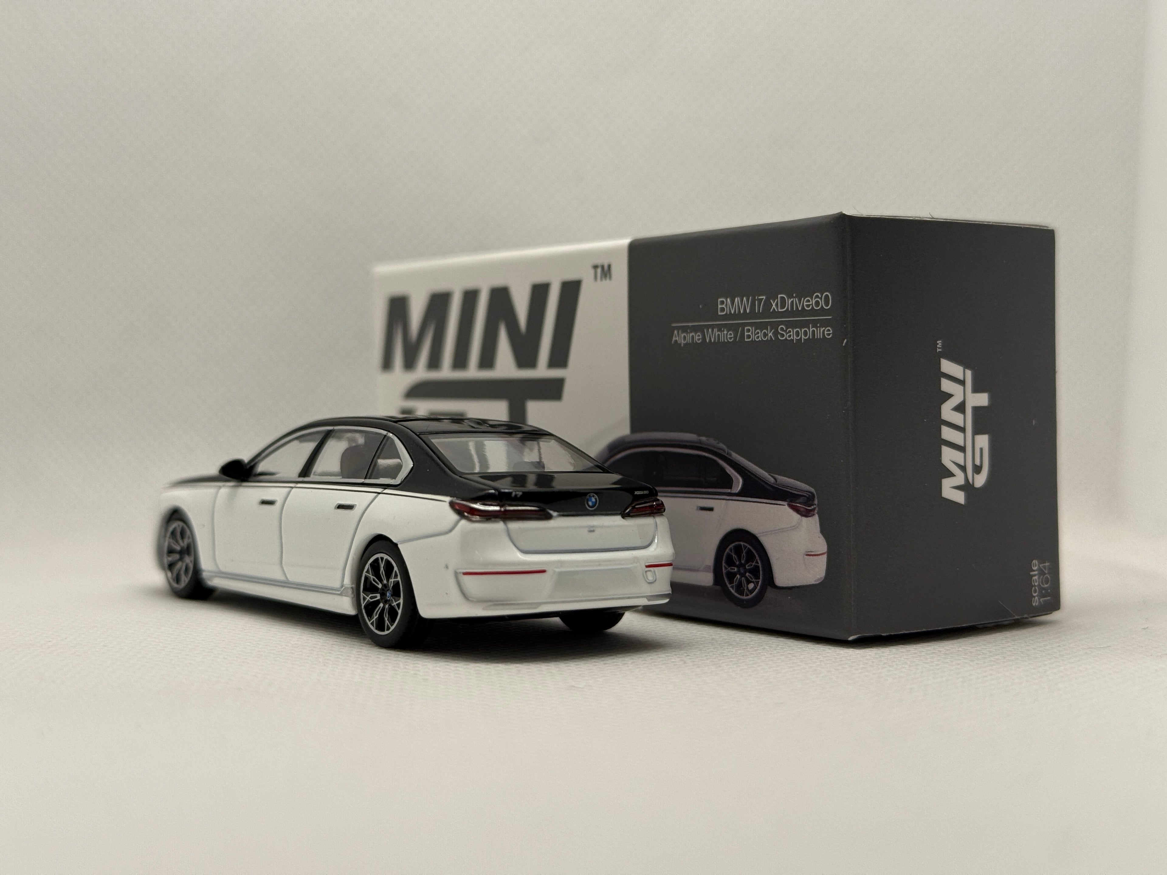 [MINI GT] BMW i7