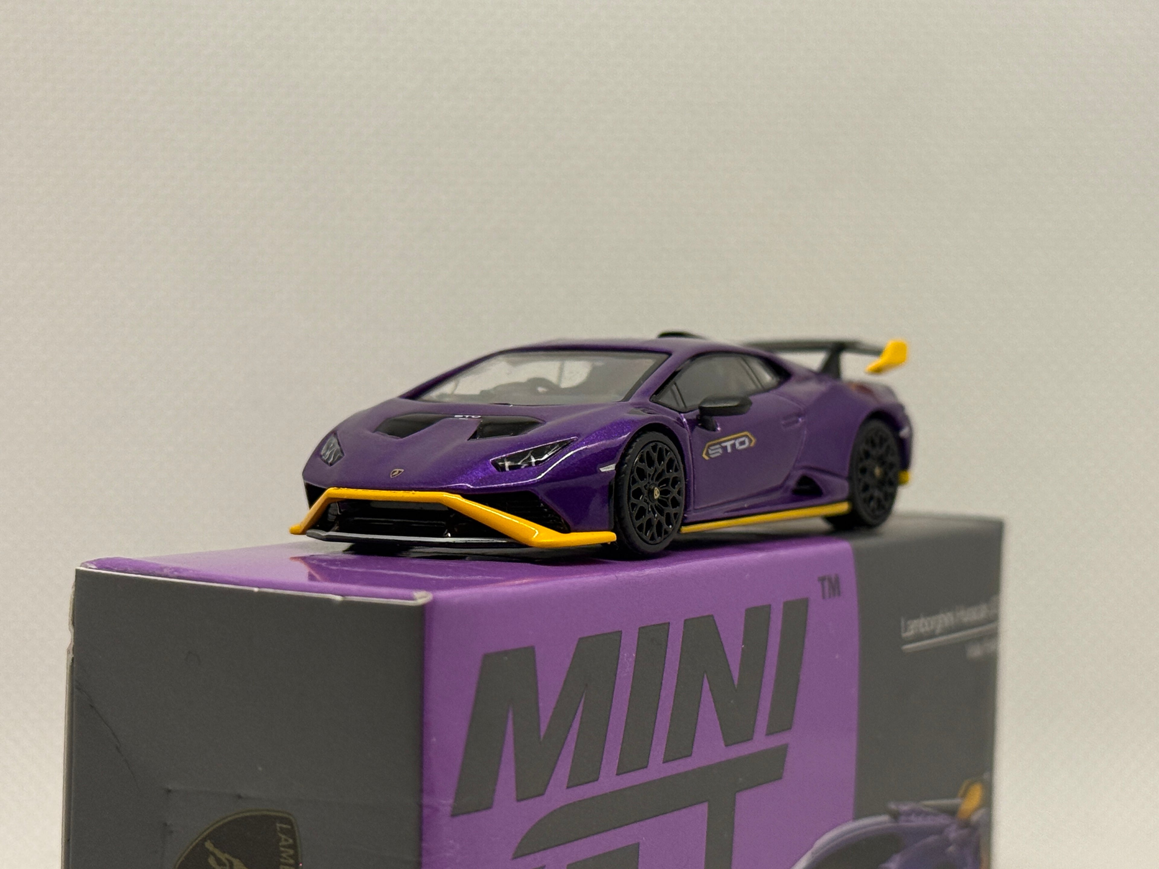 [MINI GT] Lamborghini Huracan STO